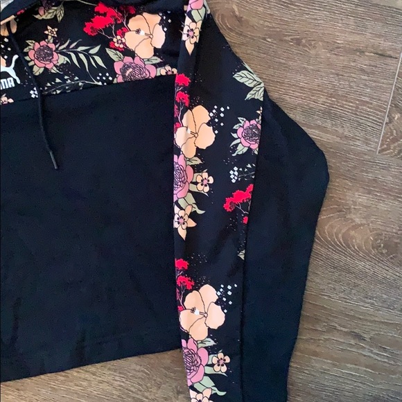 Puma Floral Cropped Sweater - Picture 3 of 7